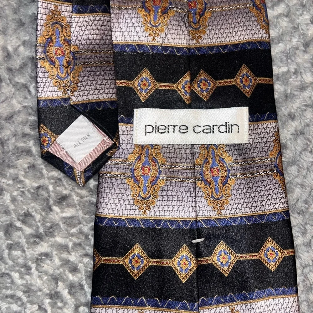 100% silk Pierre Cardin Men's patterned black gold Tie